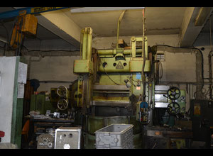 TOS Hulín SK 12 vertical turret lathe