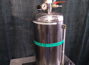 Stainless steel liquid mixing tank with manometer used