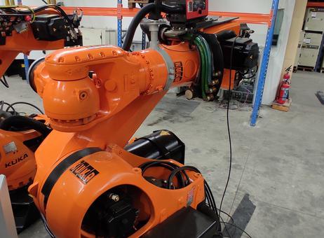KUKA KR210-2 2000 P240126119