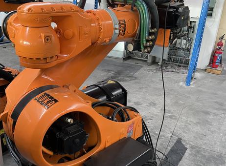 KUKA KR210-2 2000 P240126119