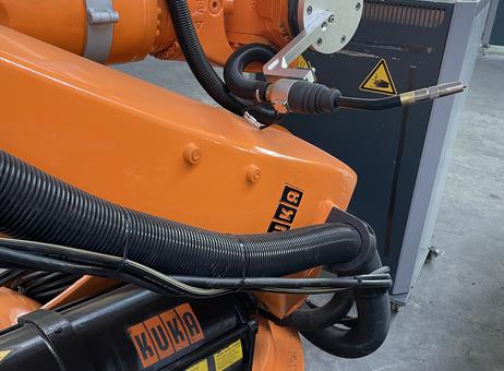 KUKA KR210-2 2000 P240126119