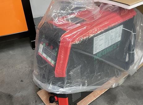 KUKA KR210-2 2000 P240126119