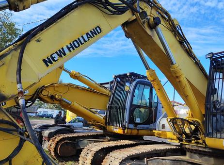 New Holland E385 P240702418
