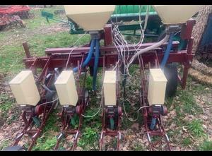 Vegetable seeder --