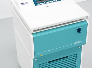 Hettich Rotixa 50RS laboratory centrifuges