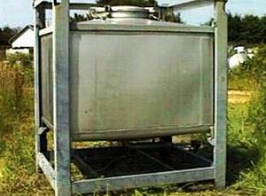 STAINLESS STEEL STORAGE TANK Capacity 700 liters