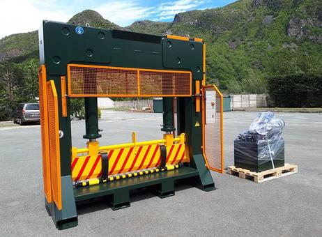 GERMANPLAST SRL GUILLOTINE REEL SLITTER P251023962