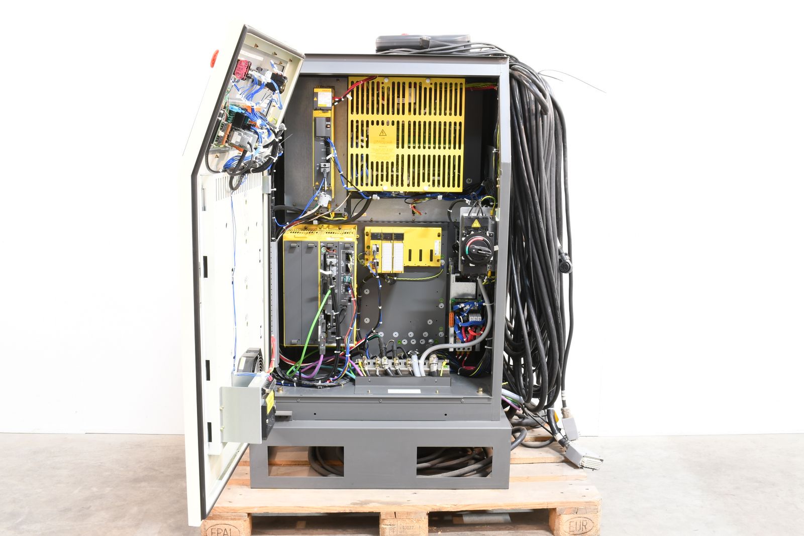 Fanuc R-2000iB/210F A05B-1329-B205 Industrial Robot Used machines