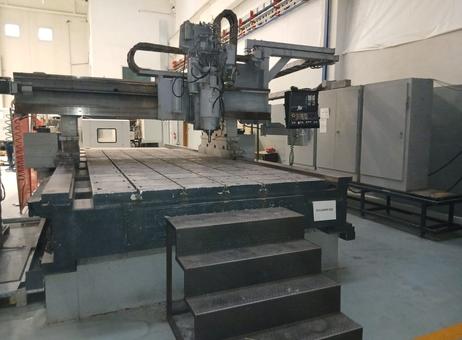 Extron bridge type machining center P260224207