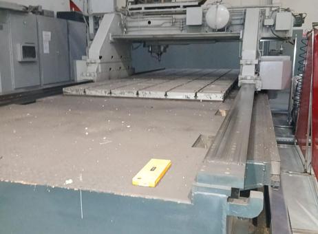 Extron bridge type machining center P260224207