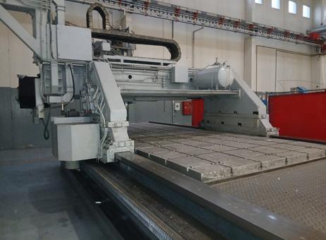 Extron bridge type machining center P260224207