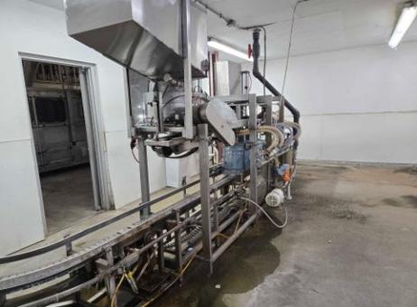 Cap Snap Co. Automatic Water Bottle Filling and Capping Machine Used ...