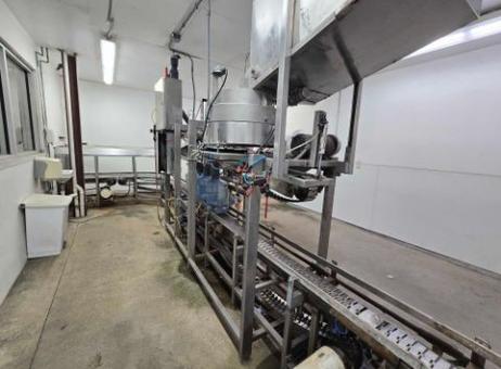 Cap Snap Co. Automatic Water Bottle Filling and Capping Machine Used ...