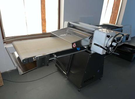 RONDO SSO675.B0 E0613803, Manomat 2000 Teigausrollmaschine Sockelmodell, Sockel rostfr P260413040