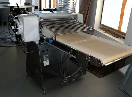 RONDO SSO675.B0 E0613803, Manomat 2000 Teigausrollmaschine Sockelmodell, Sockel rostfr P260413040