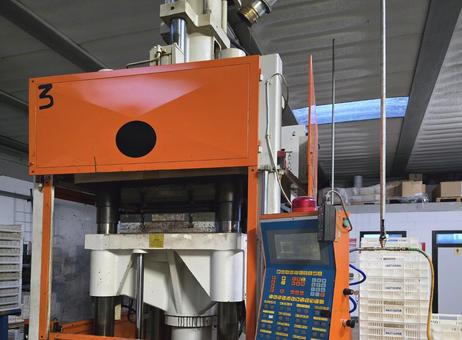 Mir Machines Injection MVPI 270/1500 presse à caoutchouc MIR 270 et 675 Tonnes verticales ...