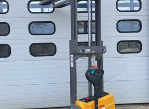 JUNGHEINRICH EJC M10 - G 115-250ZT Electric Stacker
