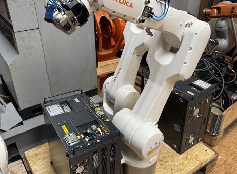 KUKA KR10 R1100-2 / SEL KRC4 P260513238