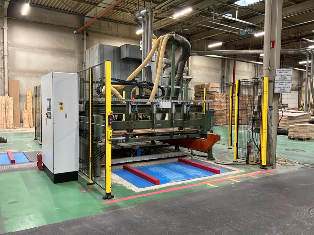 Online Auction: Woodworking machinery and wood stock due to discontinuation