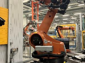 Robot KUKA KR 240 L210-2 2000 Serienummer 910437 Industrieel robot inclusief schakelkast 56178