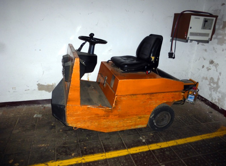 Electric Tow Tractor P260828308