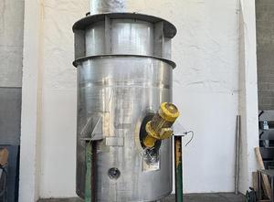 2,650-liter double-walled mixing tank