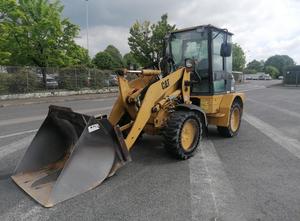 Μηχανή διακίνησης υλικών Caterpillar 904B