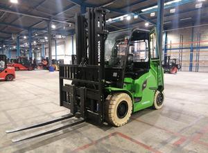 Hangcha X4W70-I Electric forklift