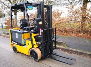Caterpillar EC25N Electric forklift