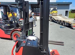 Hangcha CDD12-AZ3S-L Stacker