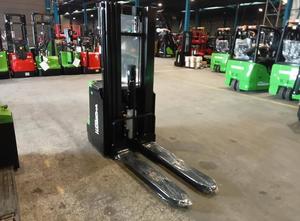 Hangcha CDD16-XT1-SI Stacker