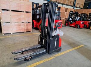 Hangcha CDD16-AEC2 Stacker