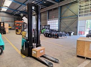 Hangcha CDD16-AC2-I Stacker