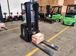 Hangcha CDD16-AC2-I Stacker