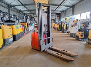 Fenwick L16 Stacker