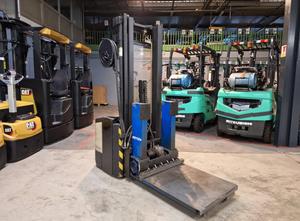 Crown WE2300-16 Stacker