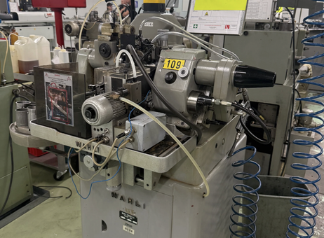 Type: W 90Manufacturer: WAHLIGroup: Hobbing machineSubgroup: Hobbing machineStock: 023802 W 90 P261021071