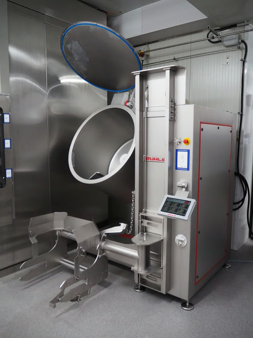 Online auction meat processing machinery, cold storage and shop inventory due to closing Metzgerei Lowis GmbH in Baesweiler (DE)