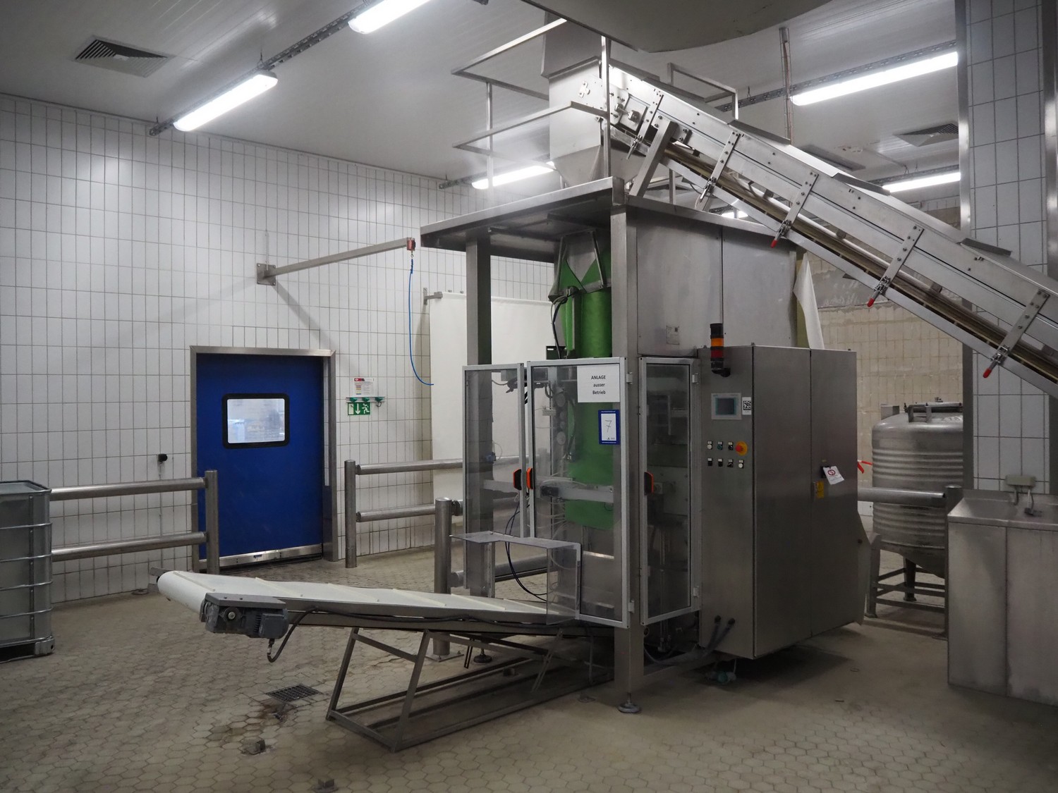 Online auction sorting, weighing and packaging line for frozen fruit on behalf of Zentis Fruchtwelt GmbH & Co. KG in Aachen (DE)